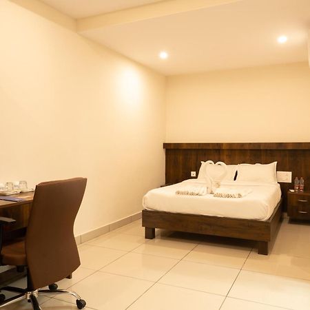 The King'S Meadows Hotel Golhalli ภายนอก รูปภาพ