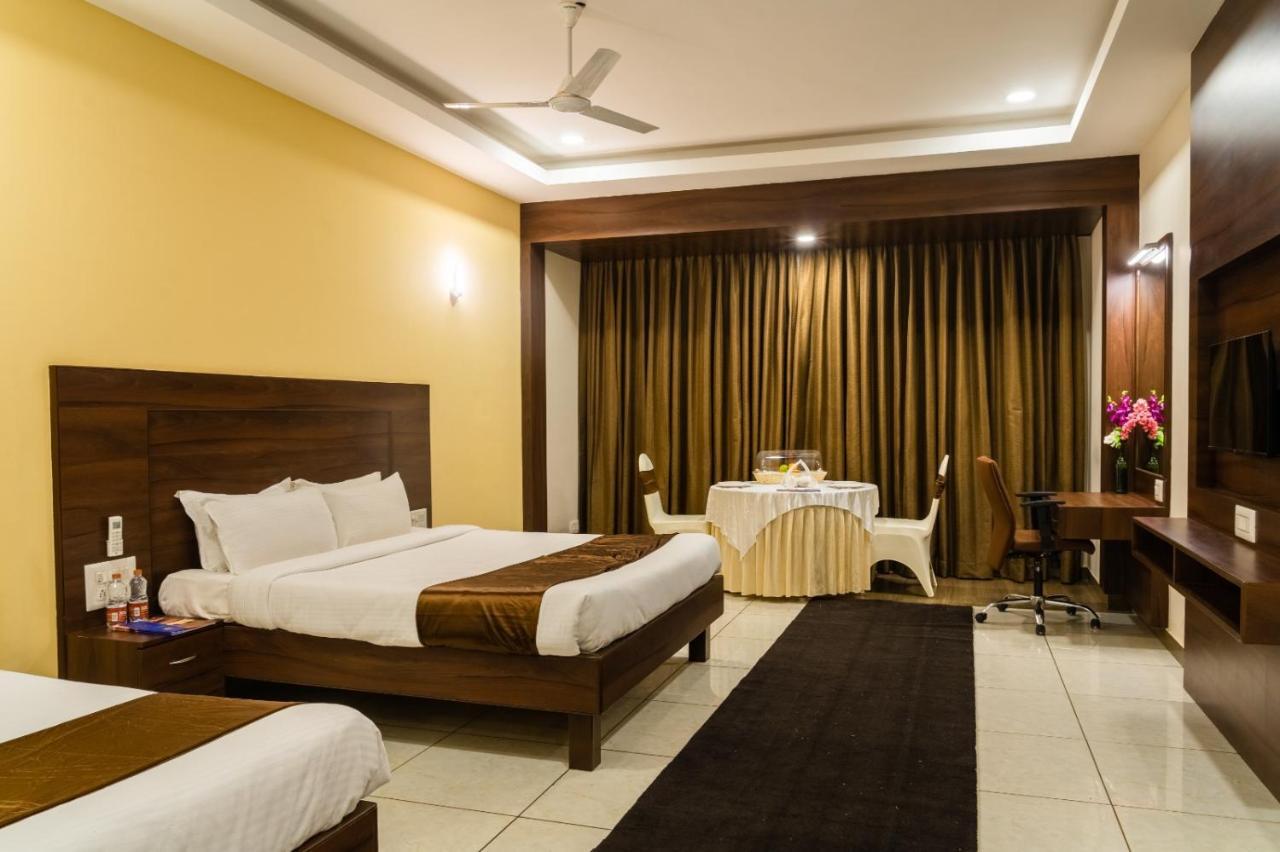 The King'S Meadows Hotel Golhalli ภายนอก รูปภาพ