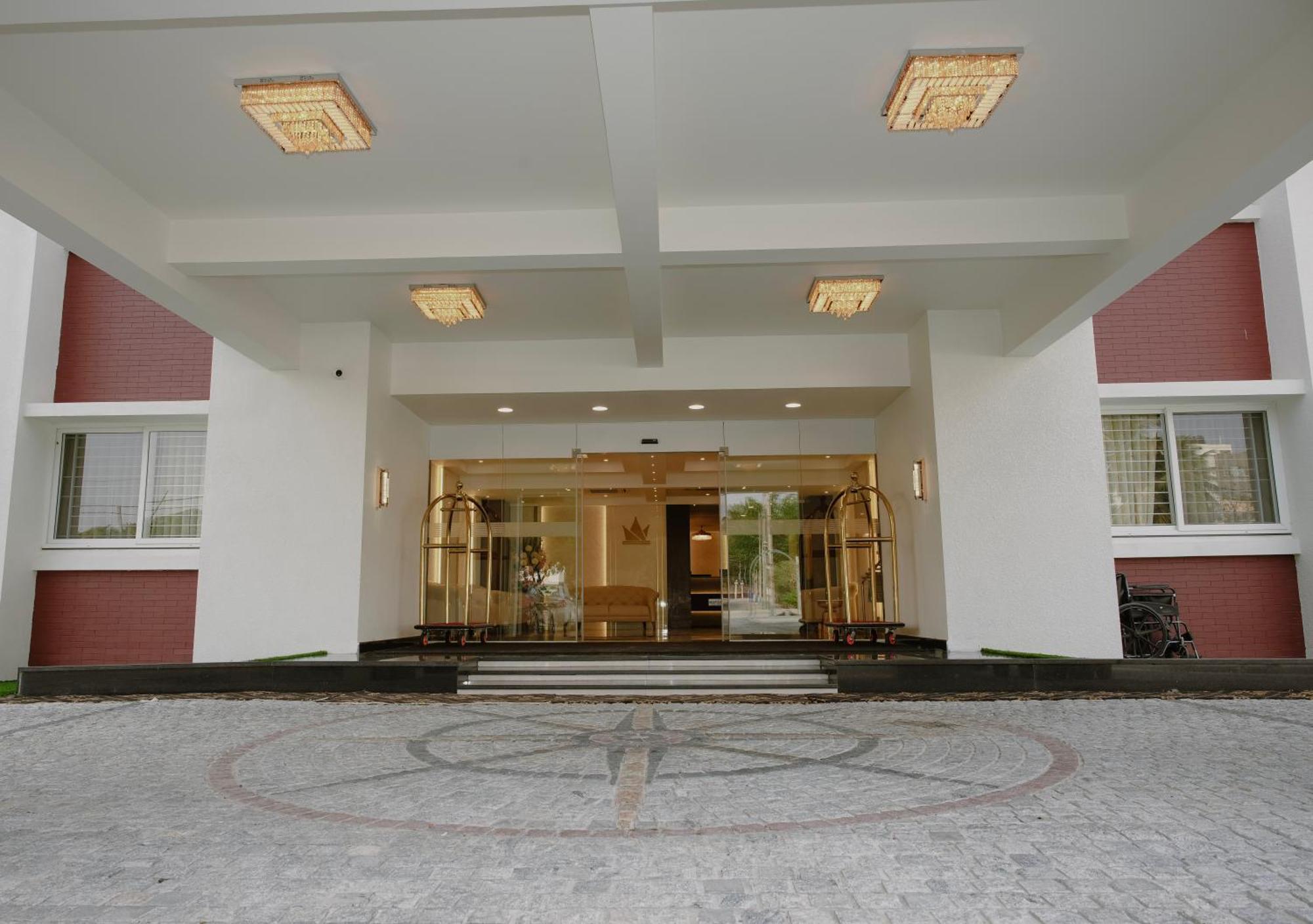 The King'S Meadows Hotel Golhalli ภายนอก รูปภาพ