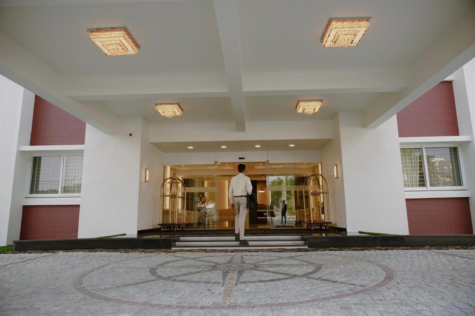 The King'S Meadows Hotel Golhalli ภายนอก รูปภาพ
