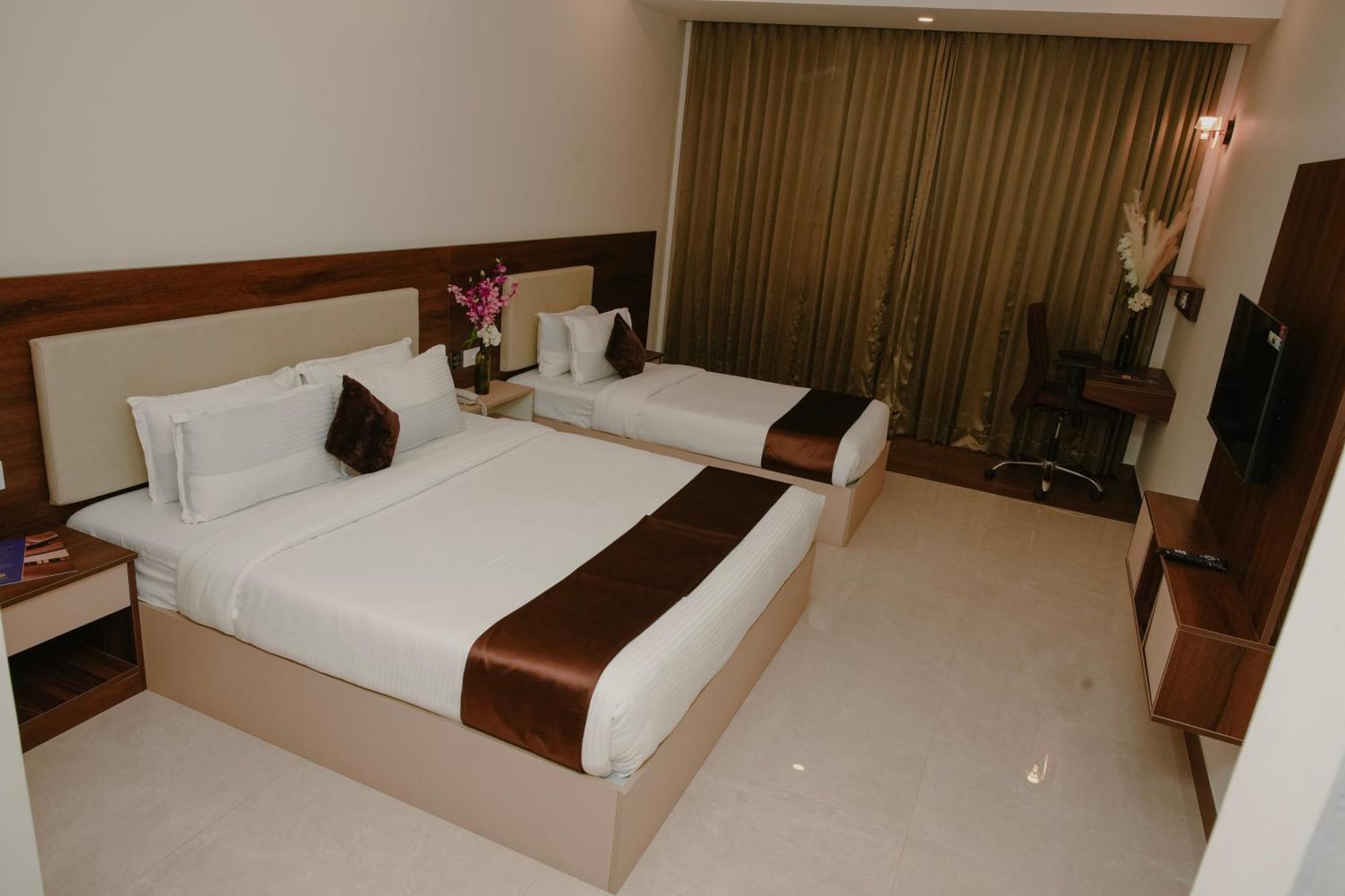 The King'S Meadows Hotel Golhalli ภายนอก รูปภาพ
