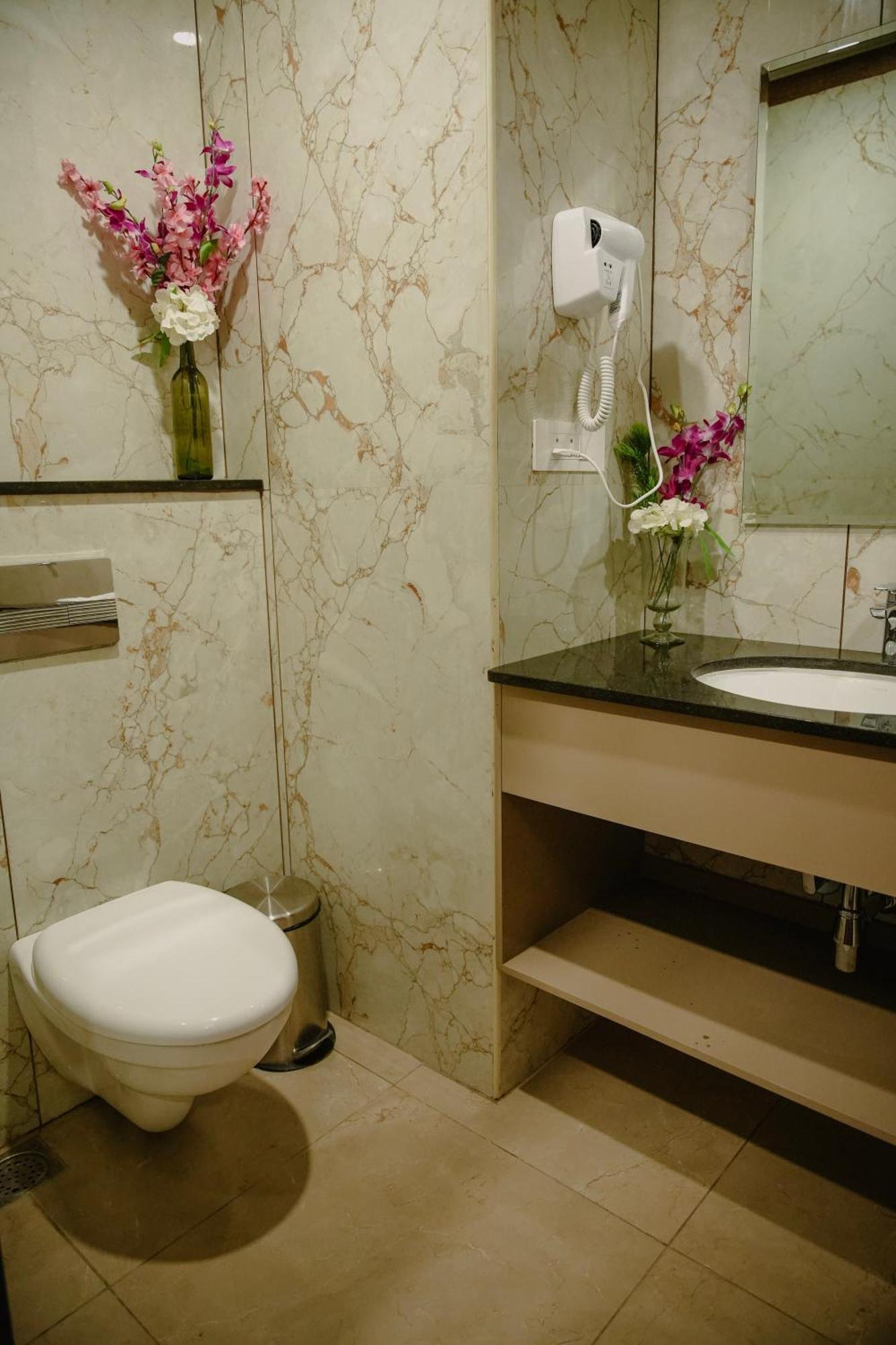 The King'S Meadows Hotel Golhalli ภายนอก รูปภาพ