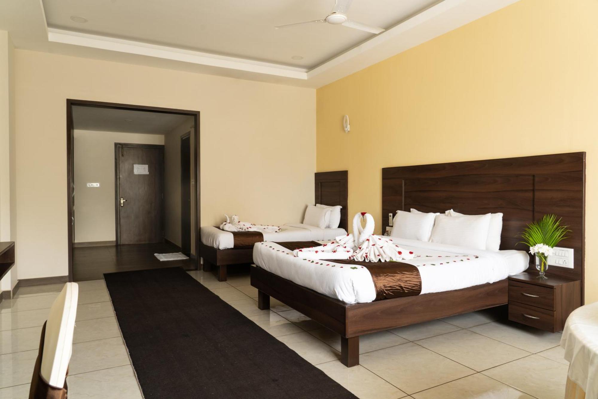 The King'S Meadows Hotel Golhalli ภายนอก รูปภาพ