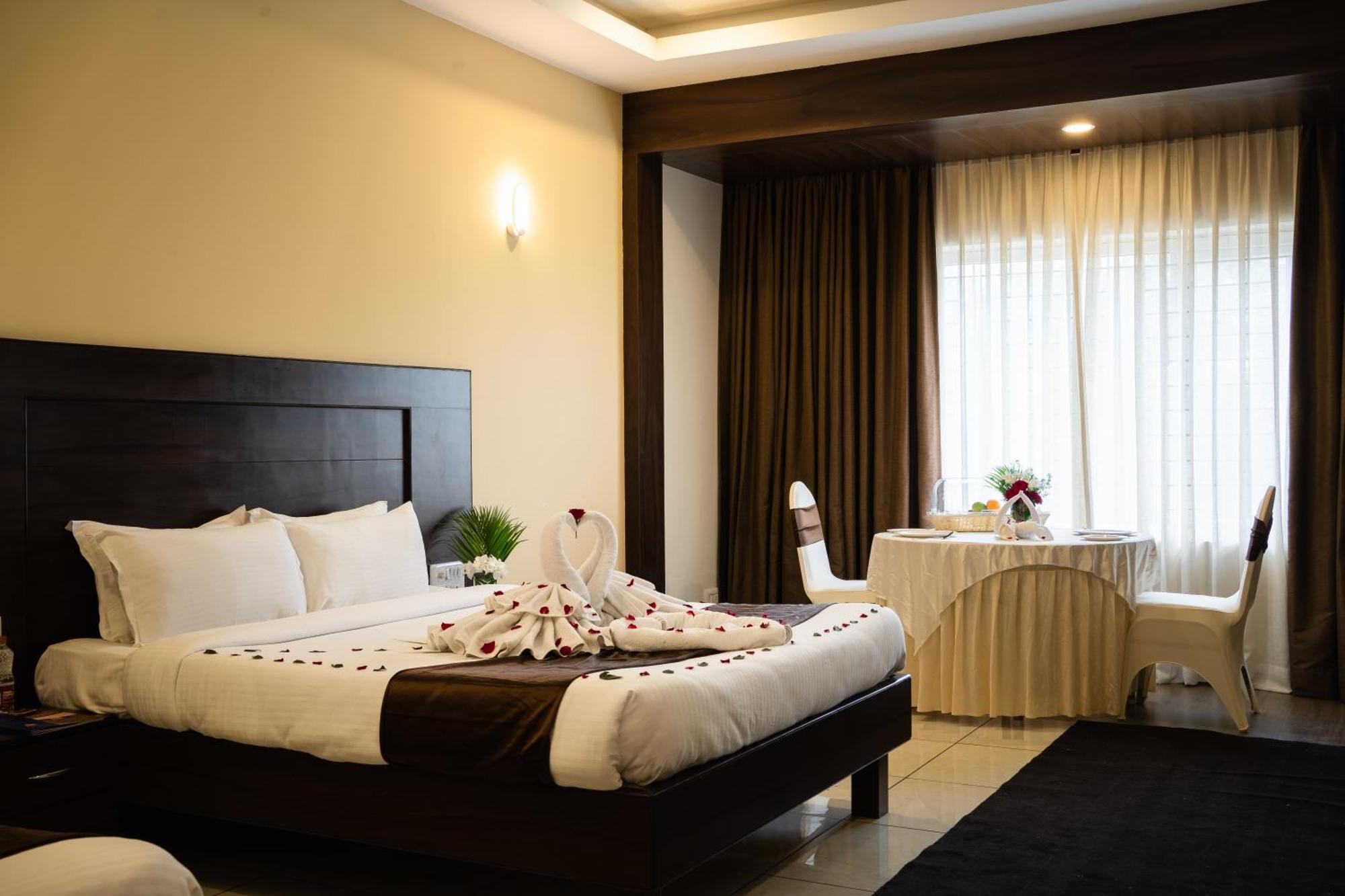 The King'S Meadows Hotel Golhalli ภายนอก รูปภาพ