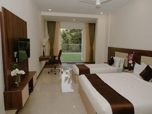 The King'S Meadows Hotel Golhalli ภายนอก รูปภาพ