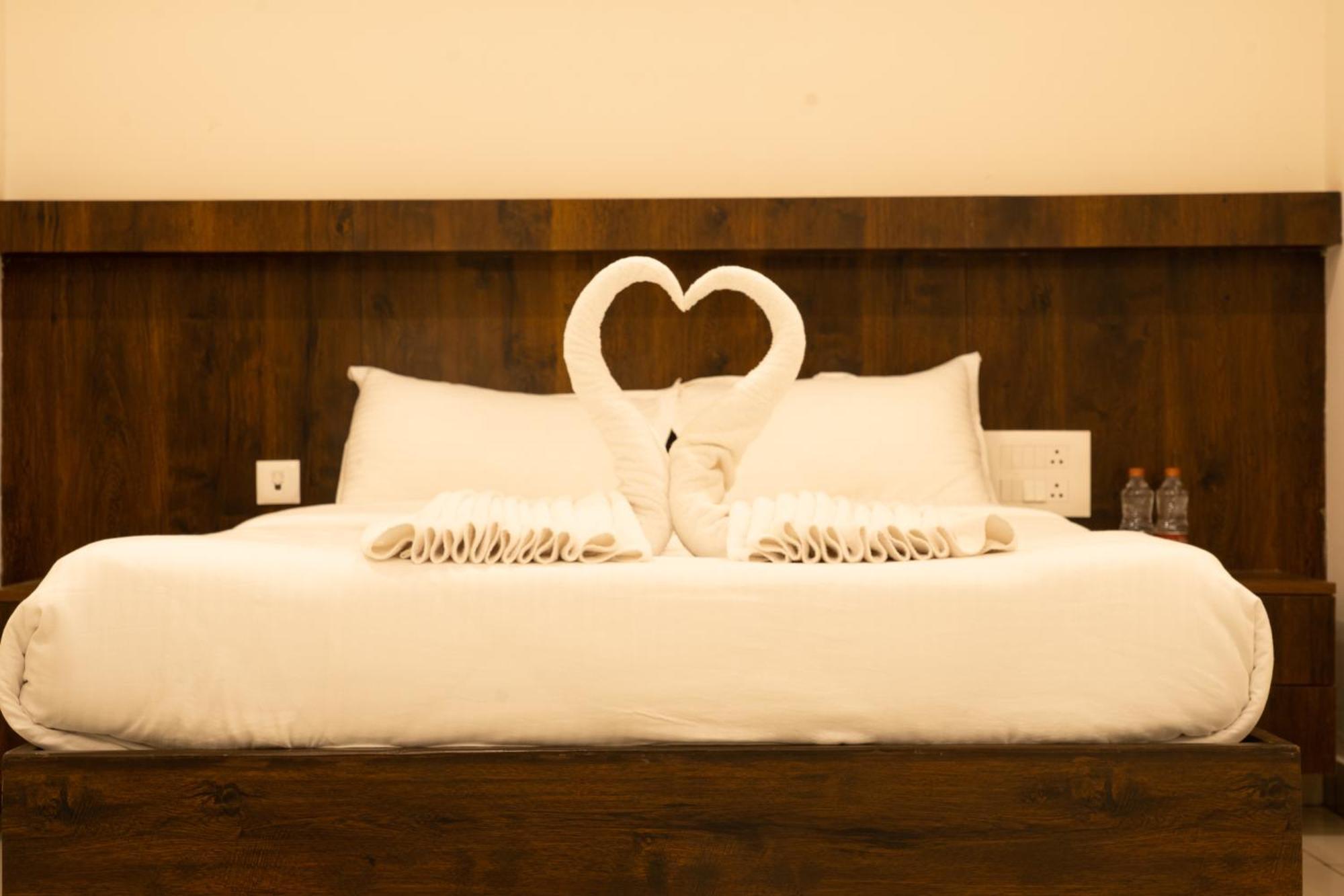 The King'S Meadows Hotel Golhalli ภายนอก รูปภาพ