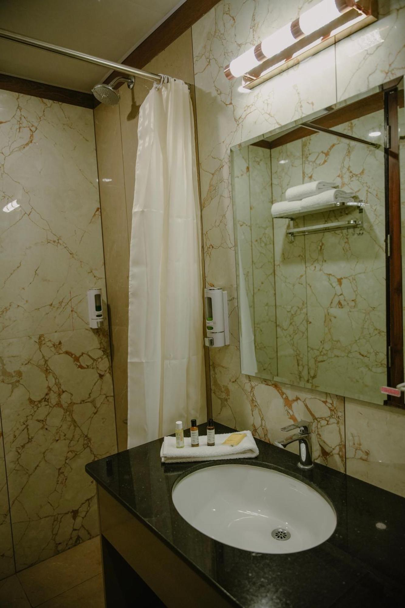 The King'S Meadows Hotel Golhalli ภายนอก รูปภาพ
